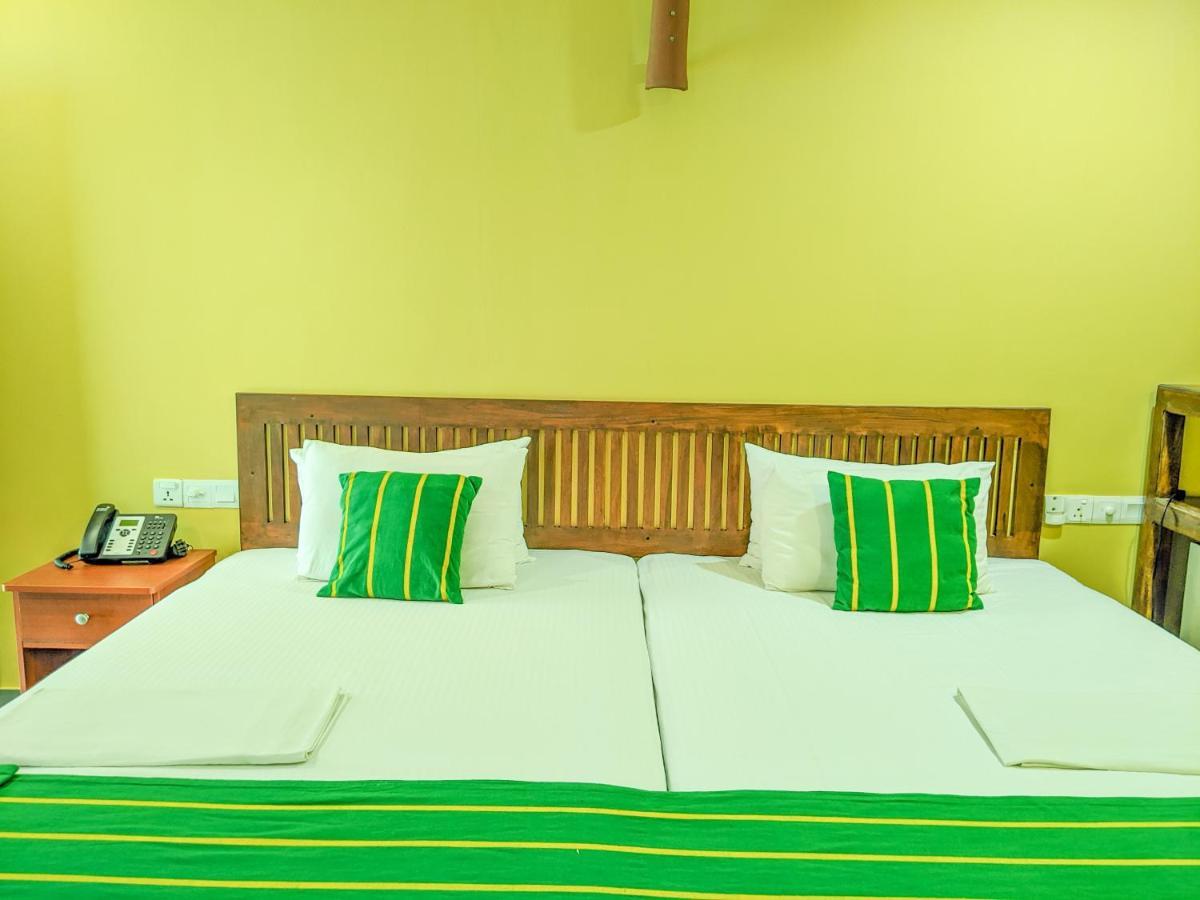 Yala Golden Wild Bed & Breakfast Tissamaharama Exterior photo